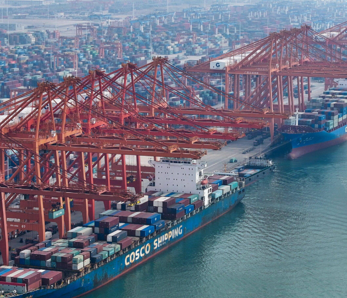 4月2日，美国政府宣布对中国输美商品征收“对等关税”。4月4日，国务院关税税则委员会、商务部、海关总署接连发布多项对美反制措施。