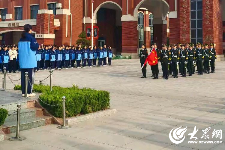 广饶县兴安中学举行“清明祭英烈 传承民族魂”主题升旗活动