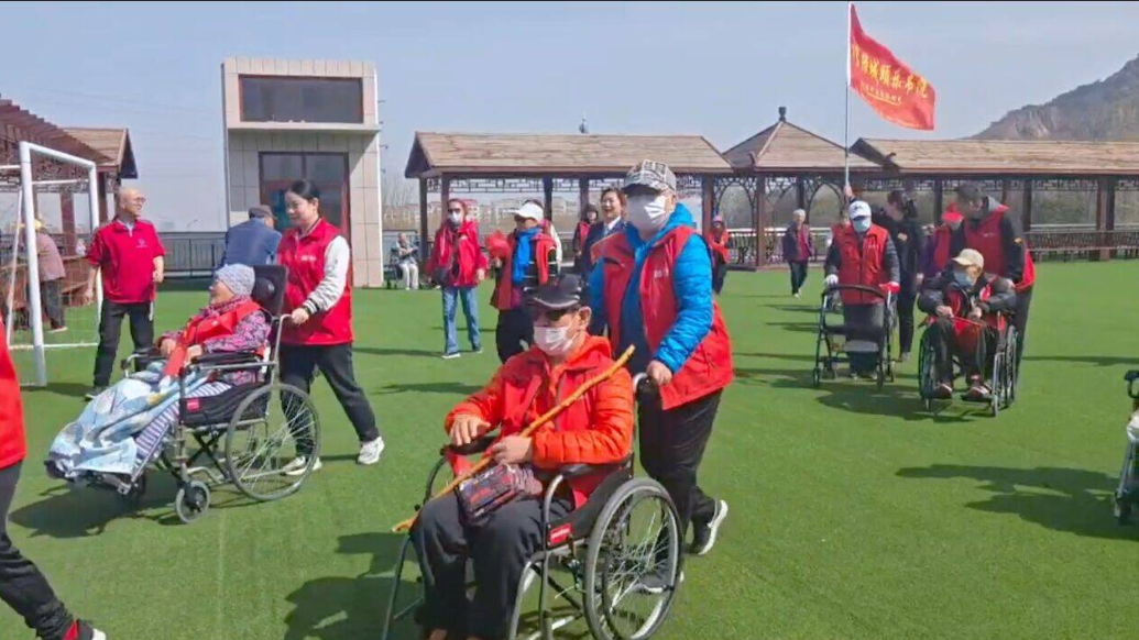 果然视频丨敬老春风行，公交助老游