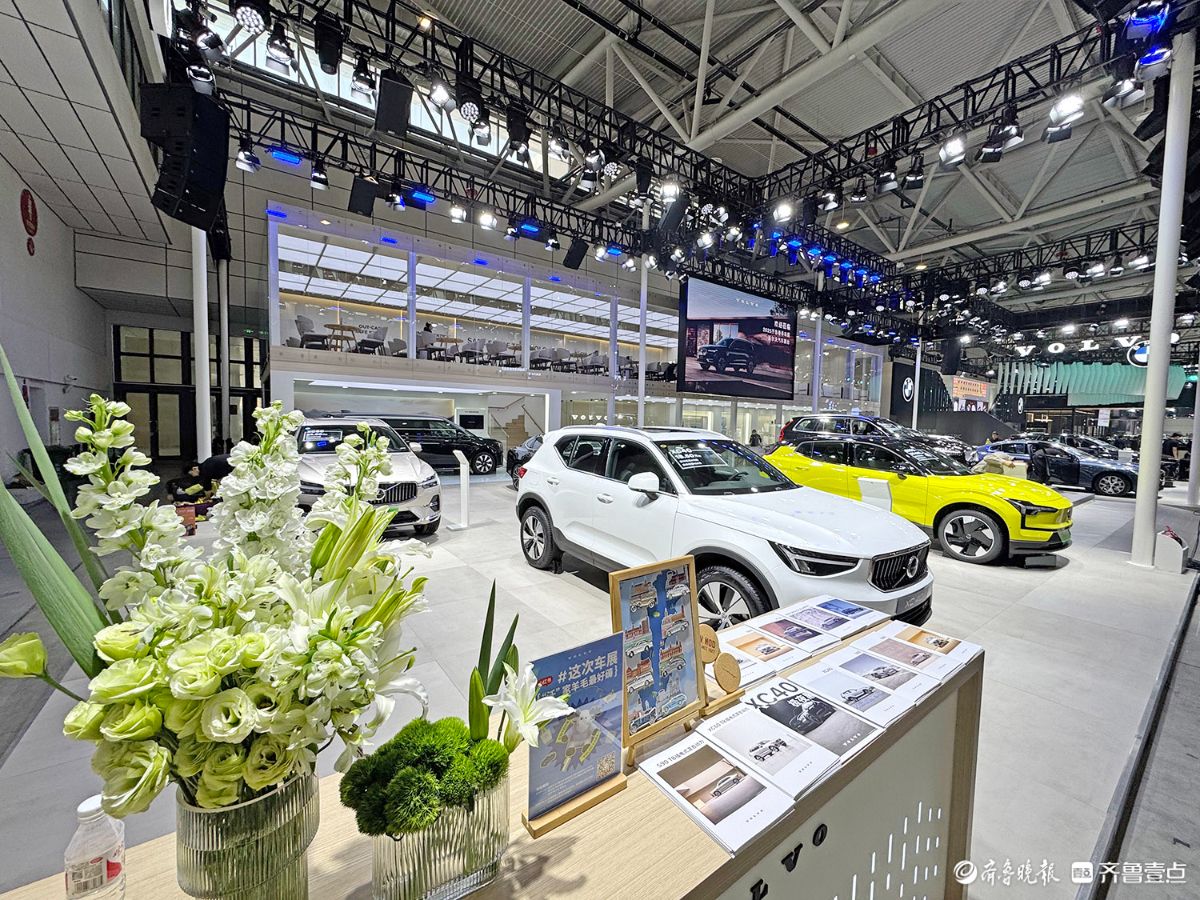齐鲁春季车展提前探，各大汽车展台已安装完毕
