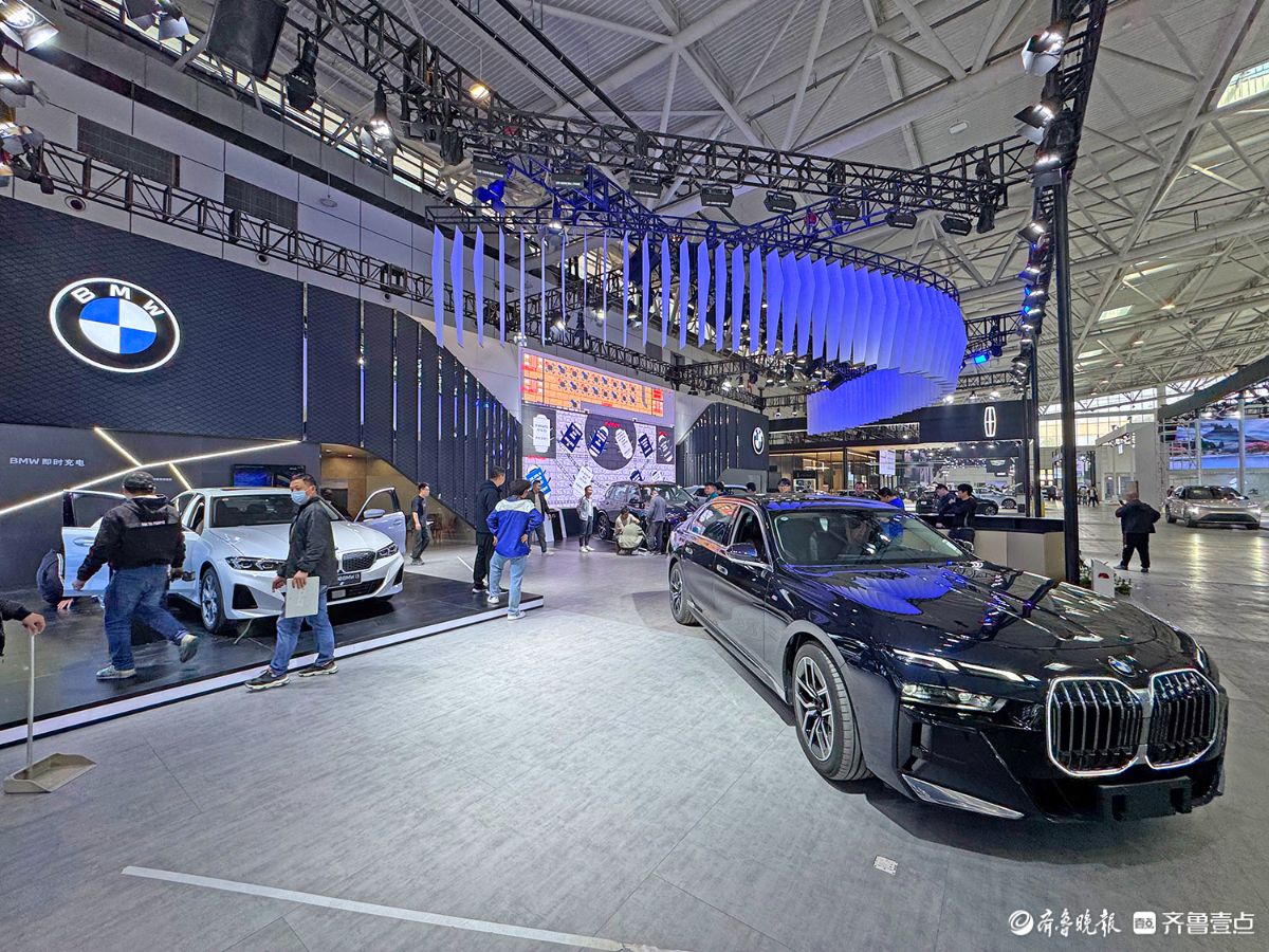 齐鲁春季车展提前探，各大汽车展台已安装完毕