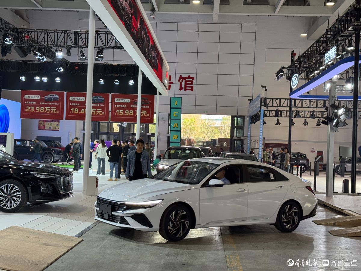 探馆齐鲁春季车展，靓车排队入场静候亮相