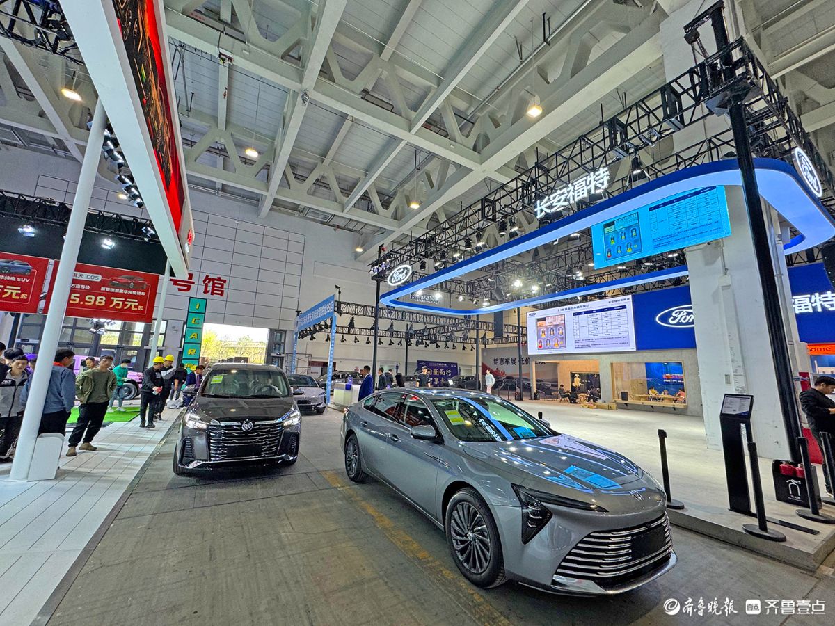 探馆齐鲁春季车展，靓车排队入场静候亮相