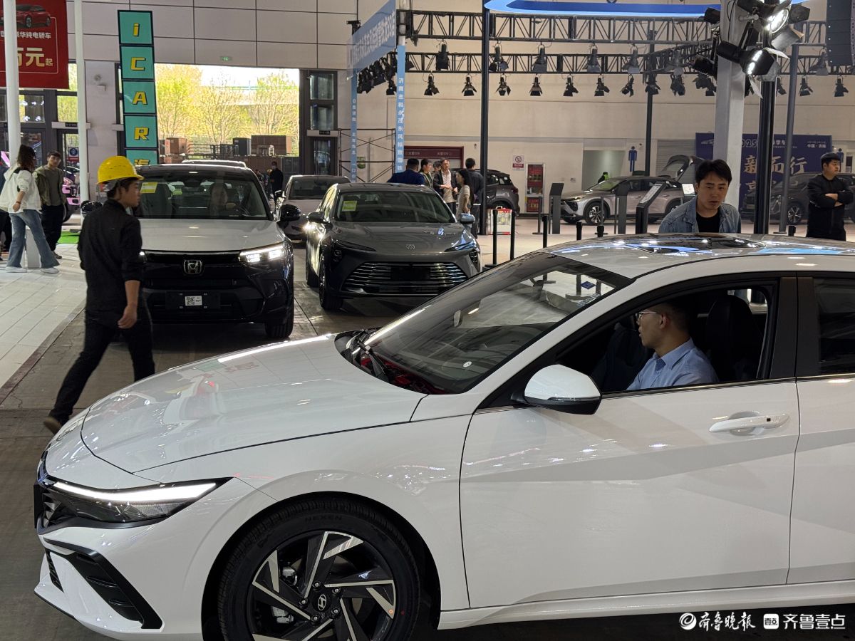 探馆齐鲁春季车展，靓车排队入场静候亮相