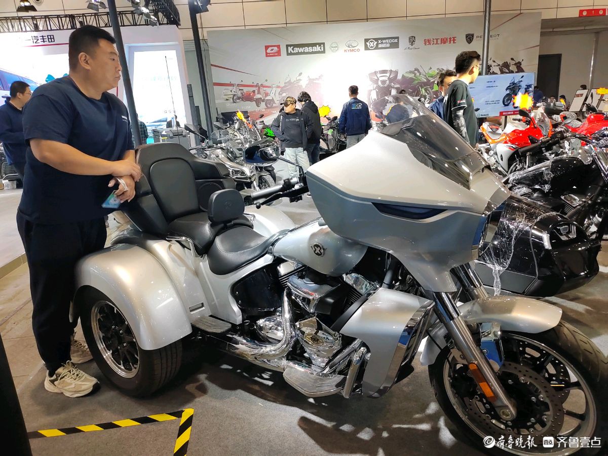 壹点拍客团|炫酷的摩托车闪亮登场！齐鲁春季车展首日备受瞩目