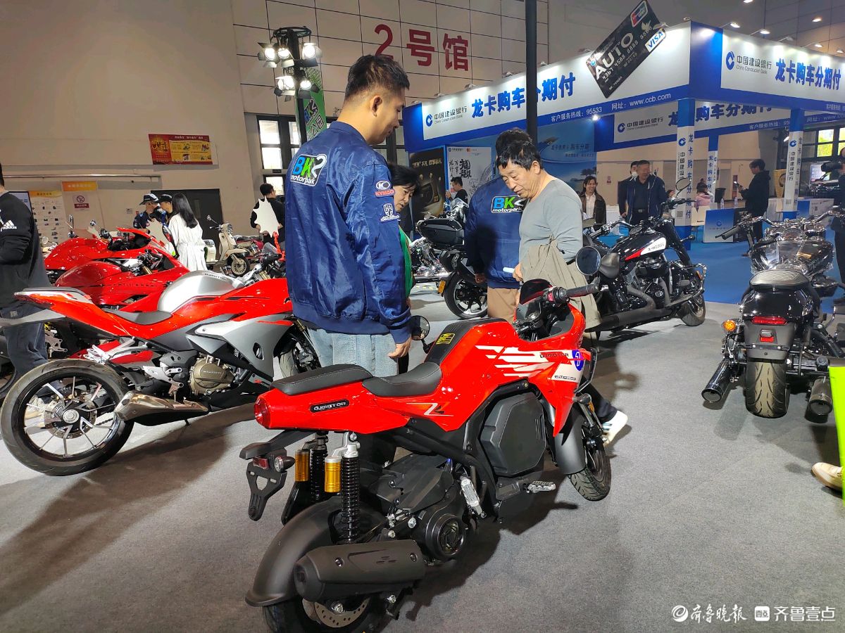 壹点拍客团|炫酷的摩托车闪亮登场！齐鲁春季车展首日备受瞩目
