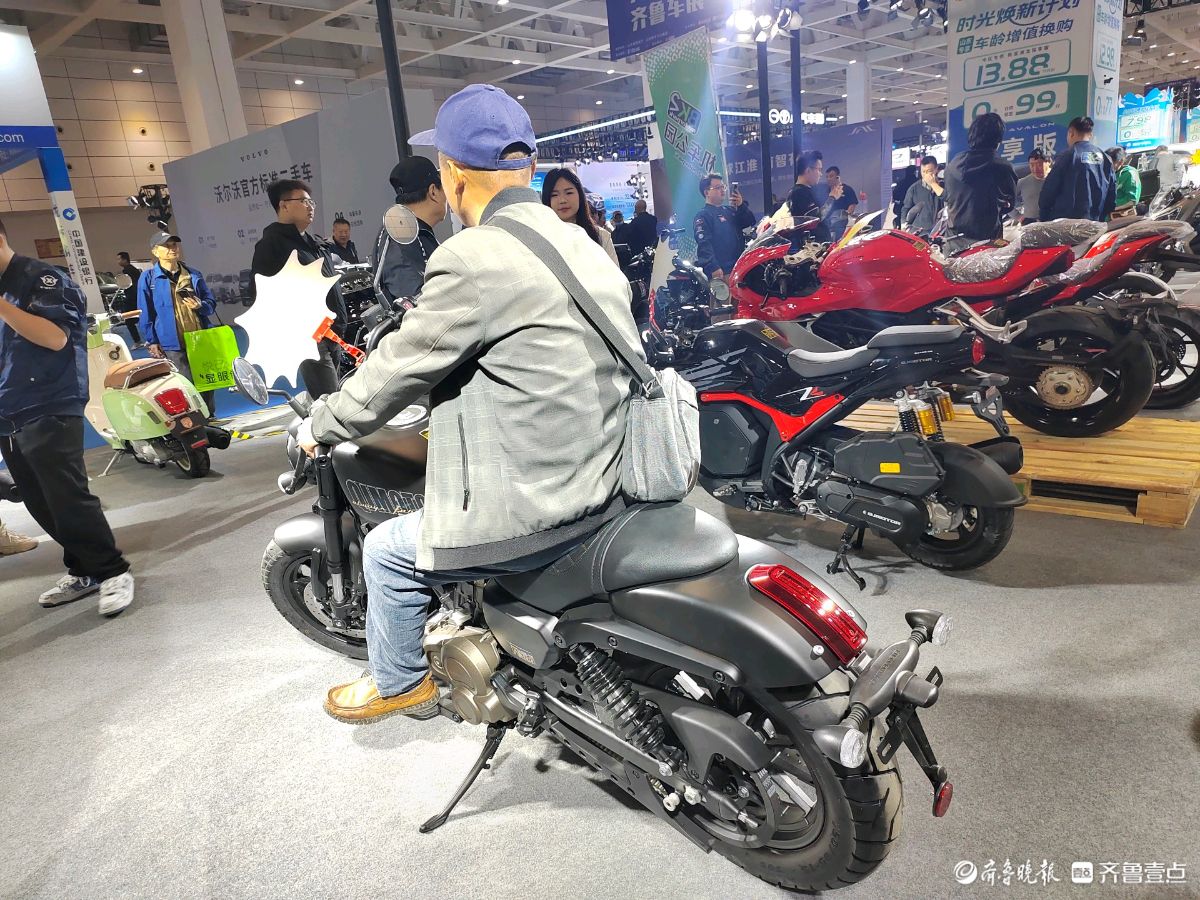 壹点拍客团|炫酷的摩托车闪亮登场！齐鲁春季车展首日备受瞩目