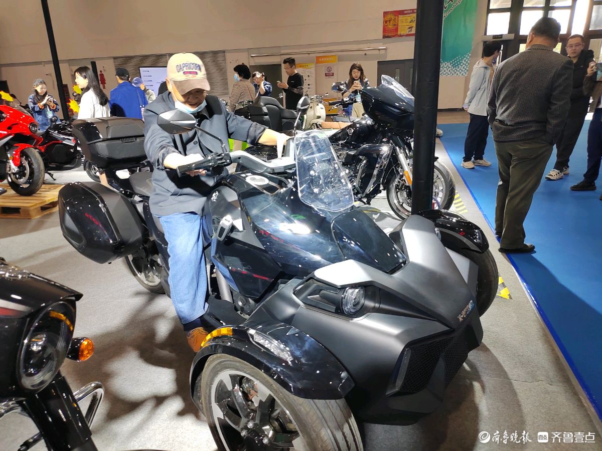 壹点拍客团|炫酷的摩托车闪亮登场！齐鲁春季车展首日备受瞩目