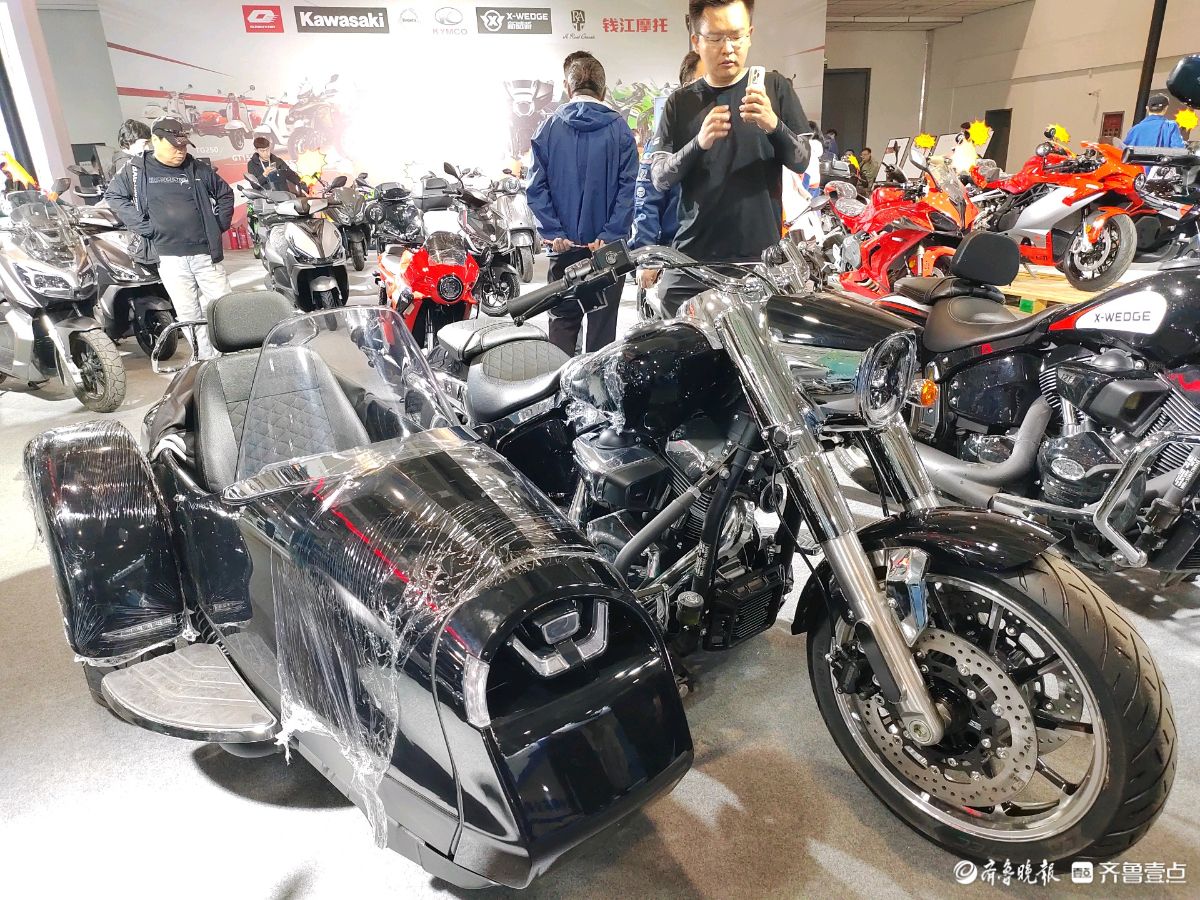 壹点拍客团|炫酷的摩托车闪亮登场！齐鲁春季车展首日备受瞩目