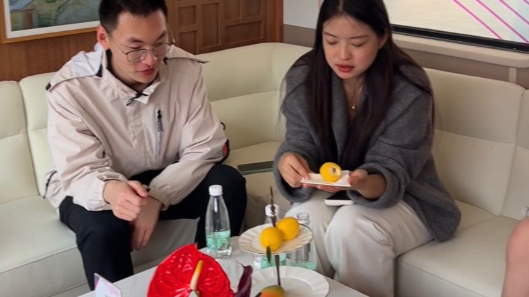 果然视频｜棋牌室＋儿童乐园，亲子游宝藏车厢，齐鲁1号让熊孩子秒变乖