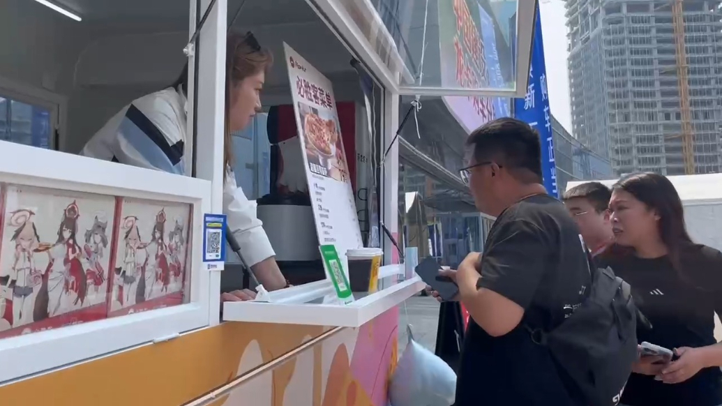 果然视频|外场好滋味！多款品牌餐车为车展增添新乐趣，还有互动游戏赢好礼