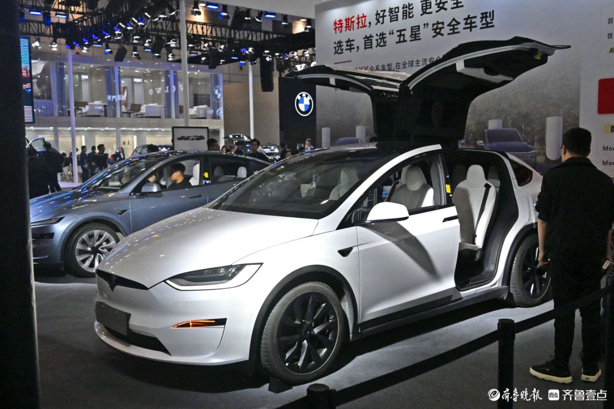 消费热情不减，硬派越野和豪华家用汽车受关注