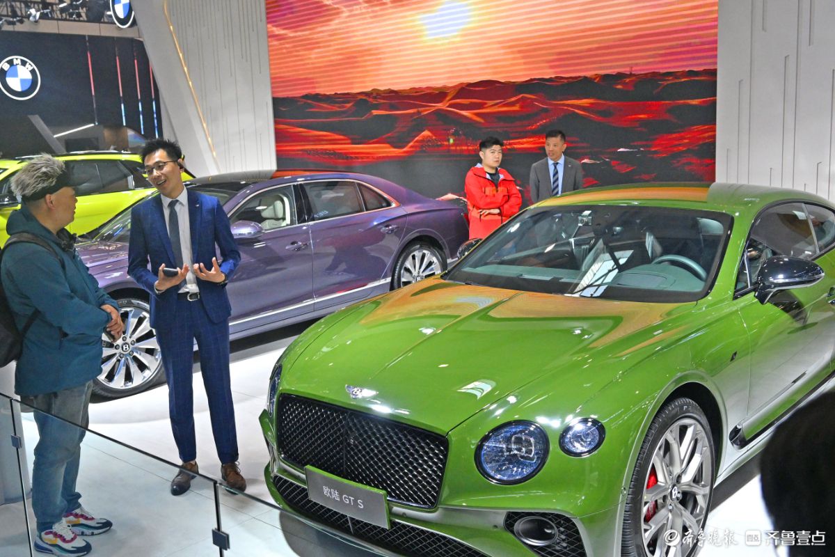 消费热情不减，硬派越野和豪华家用汽车受关注