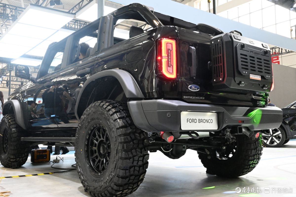 消费热情不减，硬派越野和豪华家用汽车受关注