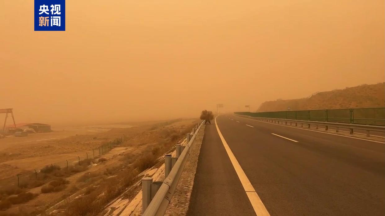 受大风扬沙天气影响，宁夏部分高速路段临时交通管制