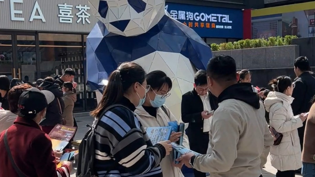中招会|“战线”前移，各高中在室外区域开启“预招生”模式
