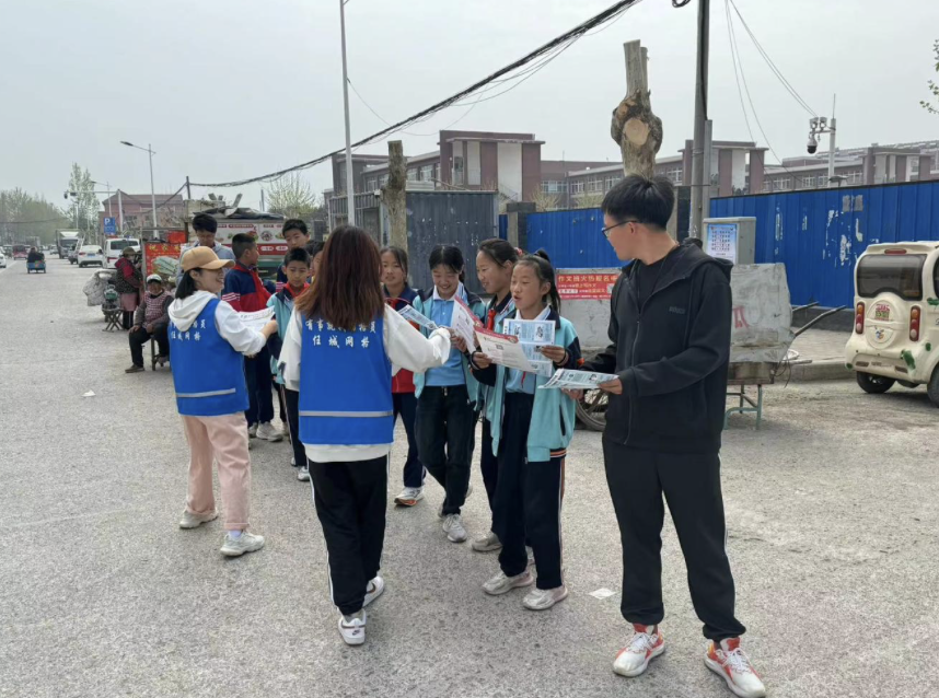 唐口社区网格开展拒绝校园欺凌教育宣传活动
