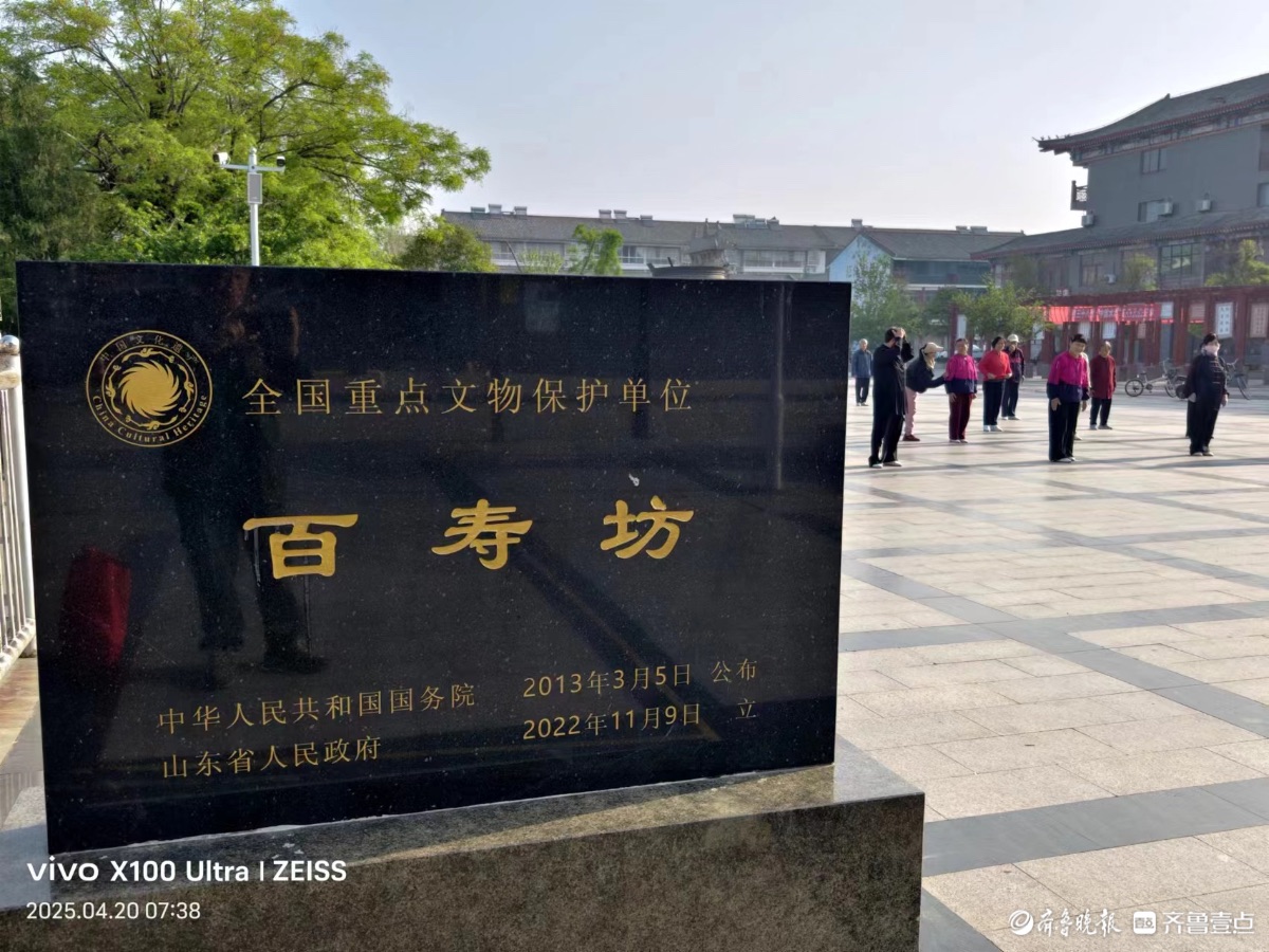 单县古牌坊下，我在记录
