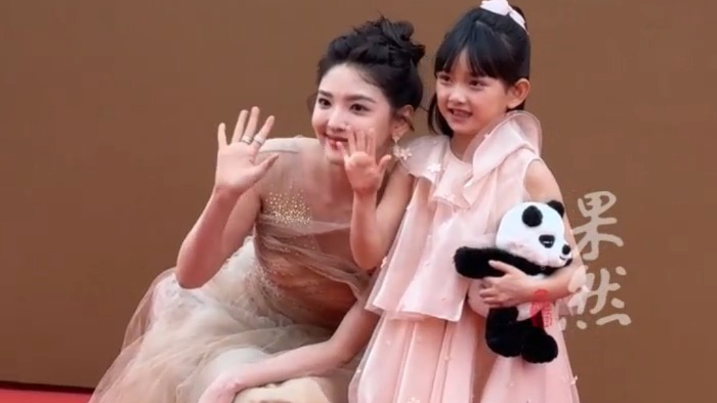 群星闪耀！第二十届中国电影华表奖正式开幕，章若楠亮相