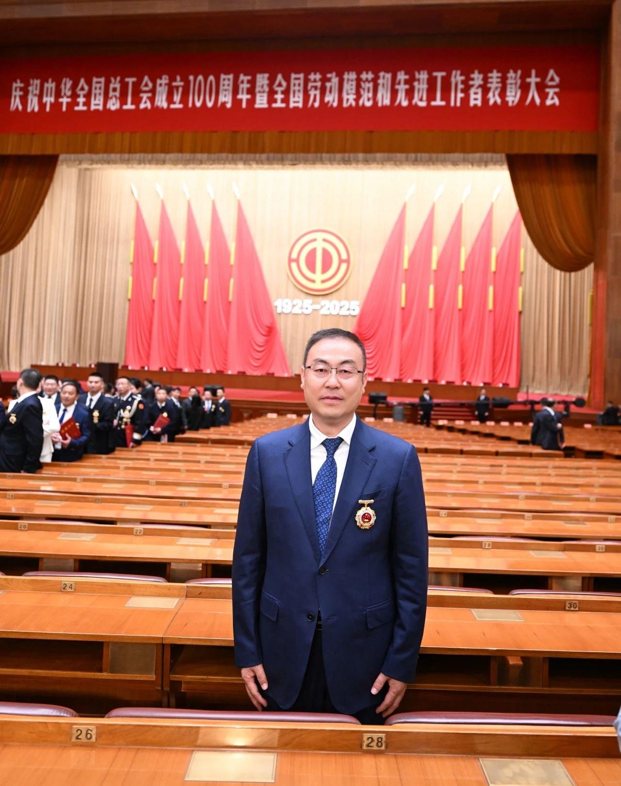 西凤集团党委书记、董事长张正荣获全国劳动模范荣誉称号