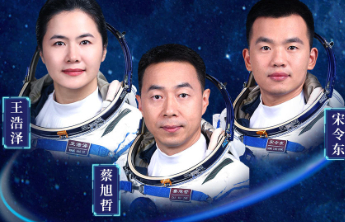 神舟十九号载人飞船返回舱离开“黑障区”，航天员状态正常