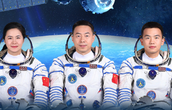 神舟十九号航天员乘组安全顺利出舱