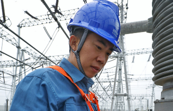 冯新岩：匠心筑梦二十五载，特高压征程谱华章