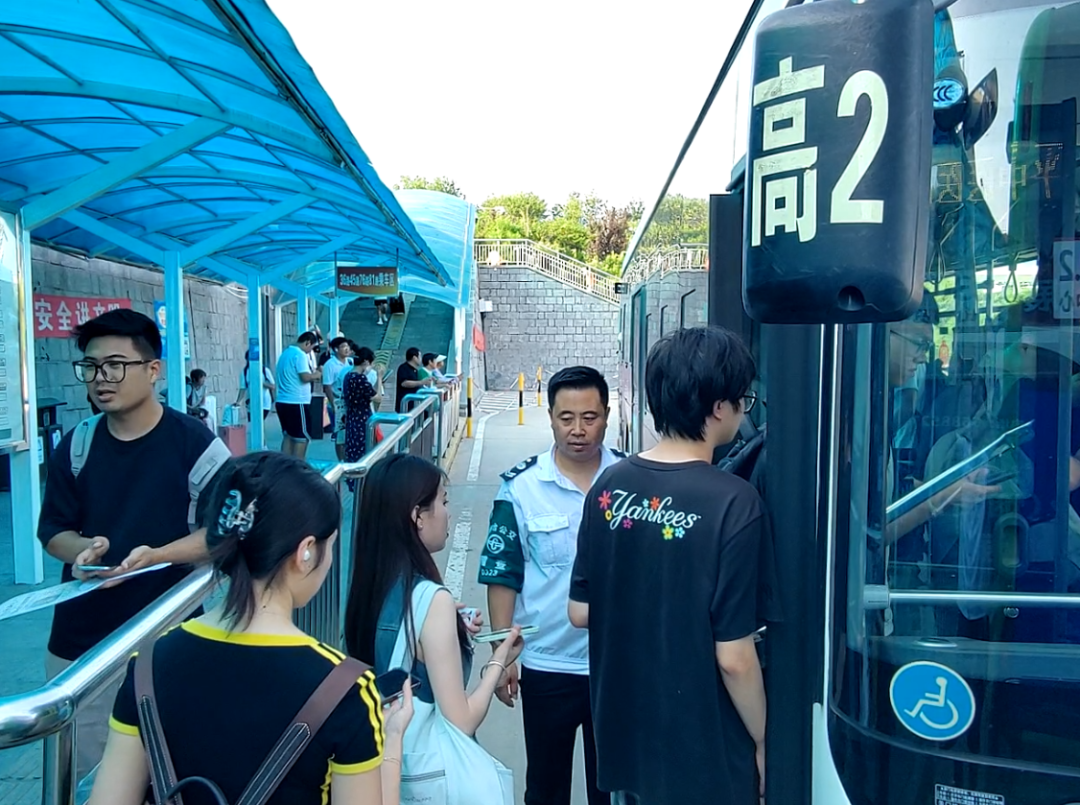 “五一”假期，烟台公交安全运送乘客305.19万人次
