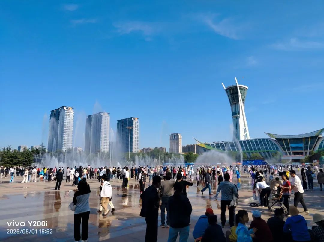 潍坊市人民广场音乐喷泉夏日常态化开启
