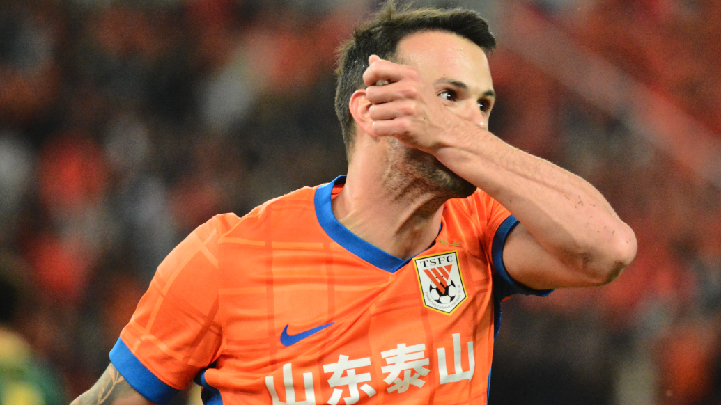 果然视频|瓦科上演帽子戏法，赛后解释为何亲吻左臂   