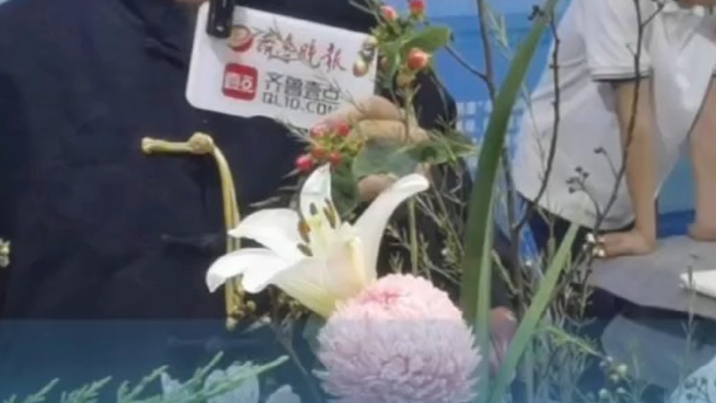 果然视频|山东职教活动周上，大学男生亮插花技艺献礼母亲