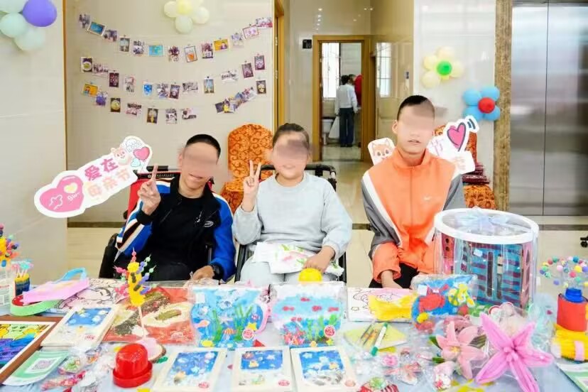 以爱之名！这场母亲节义卖为特殊儿童“绘”出多彩童年