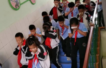 以“练”为防，德城区中小学开展防灾避灾安全演练活动