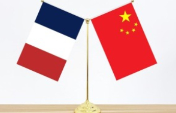 董军同法国国防部长举行会谈