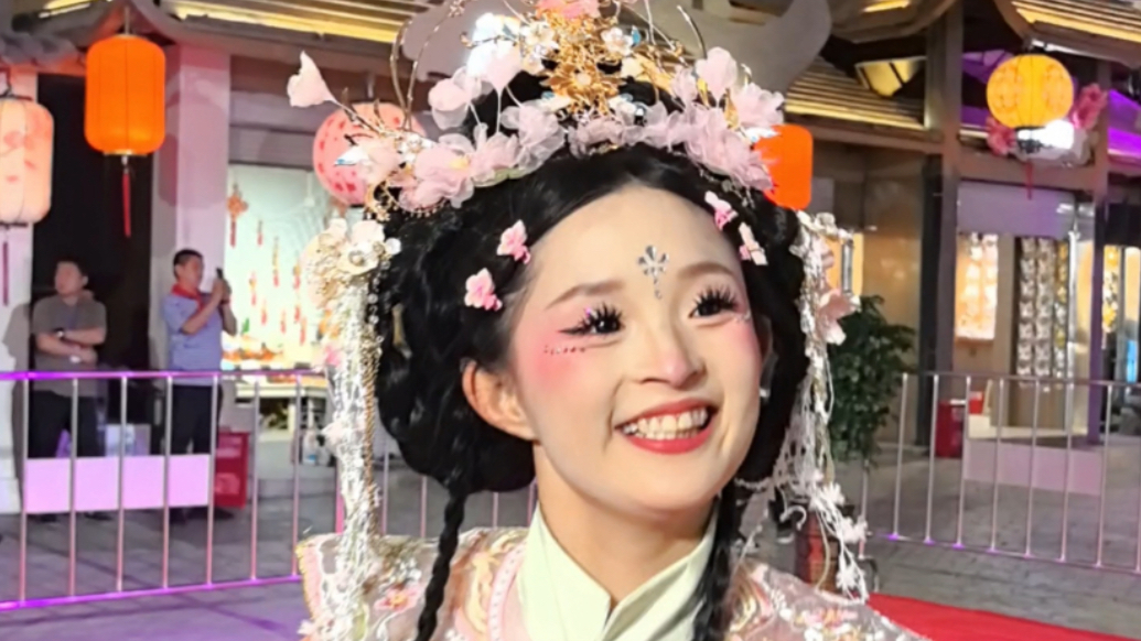 果然视频｜第一视角，一镜到底，带你逛玩肥城梦幻桃花源不夜城