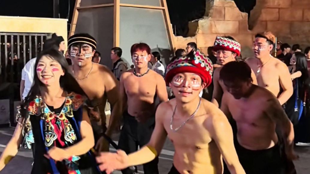 果然视频｜参与感满满，与俊男靓女互动交流，肥城梦幻桃花源不夜城值得来！
