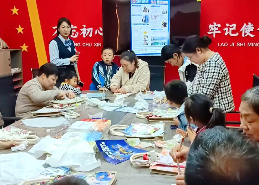 共筑金融安全，周村农商银行携手郭家村幼儿园开展母亲节主题活动