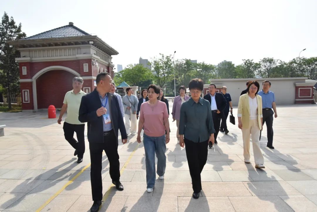 内蒙古自治区通辽市政协调研组莅临智源小学调研体教融合办学模式