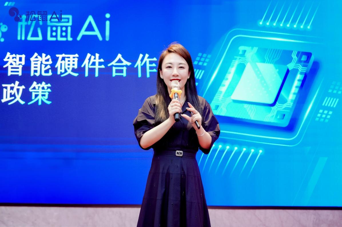 中国战略定位专家顾均辉出席松鼠Ai智能老师交流峰会，徐艺涵与其对话