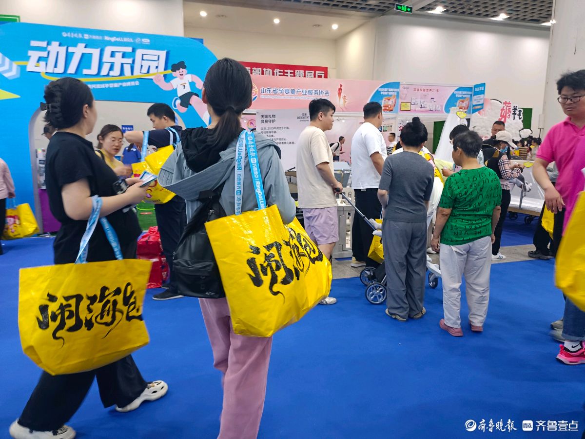 壹点拍客团|孕婴童博览会开幕！人手一个“闹海包”，里面装的啥