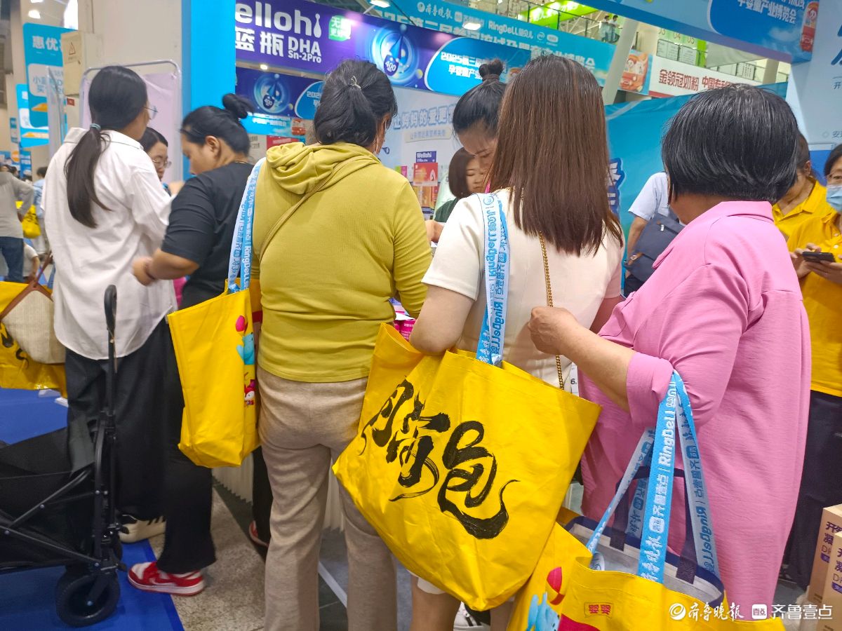 壹点拍客团|孕婴童博览会开幕！人手一个“闹海包”，里面装的啥