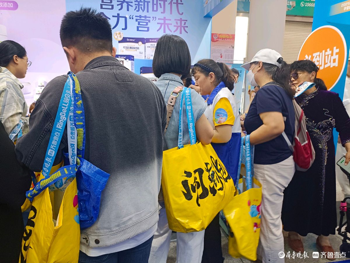 壹点拍客团|孕婴童博览会开幕！人手一个“闹海包”，里面装的啥