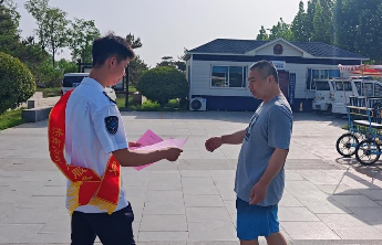 用行动架起连心桥，济南公交善亮志愿服务队开展环境整治活动