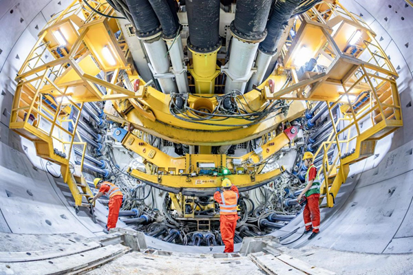 Tianjin-Weifang HSR tunnel makes breakthrough under Haihe River