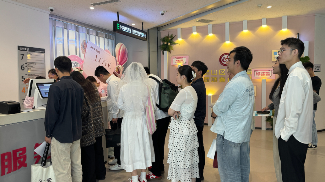 琴视频丨“521”遇上小满！青岛市各婚姻登记处甜蜜爆棚