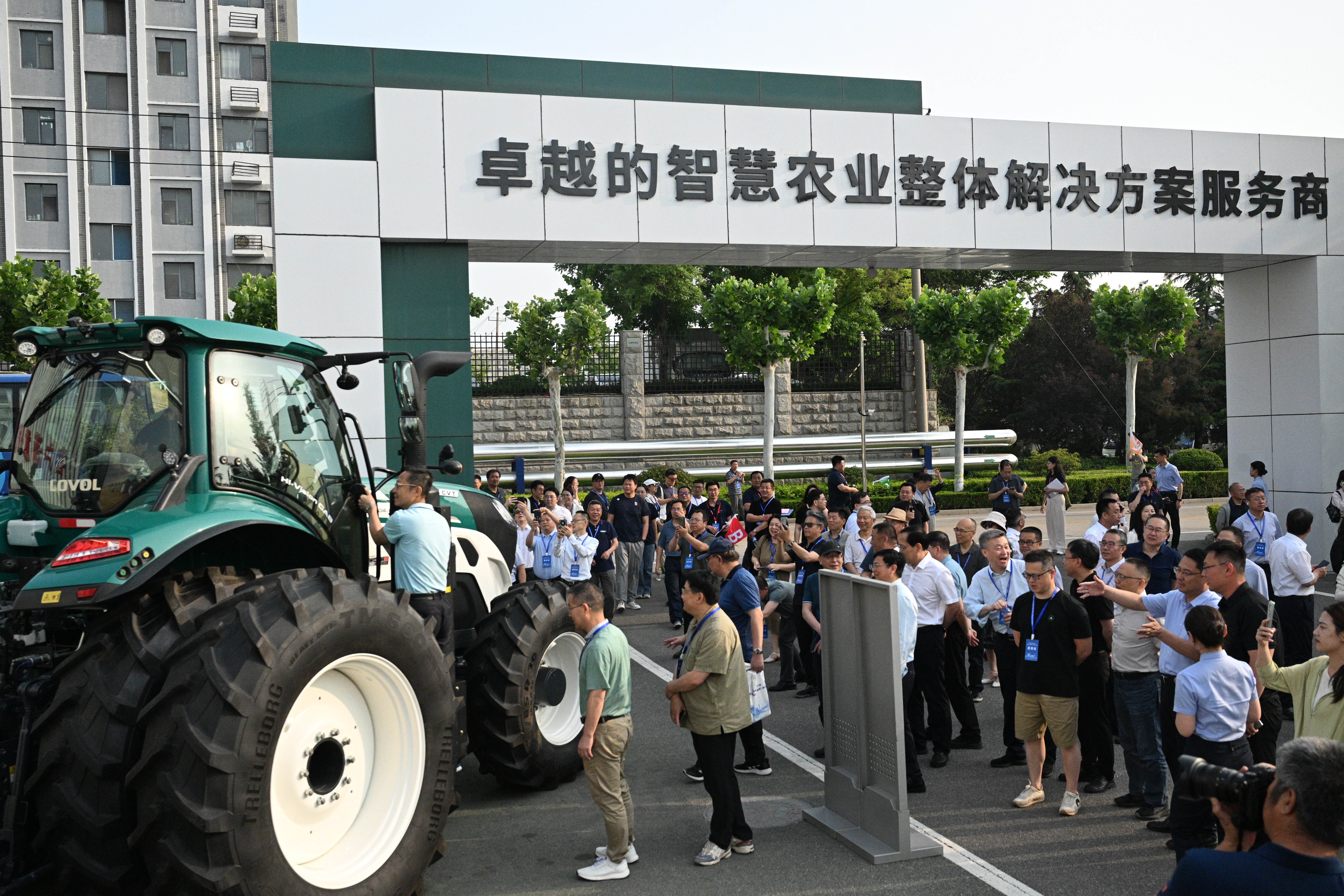 全国主流媒体潍坊行|潍柴雷沃智慧农业引领中国农机向高向智