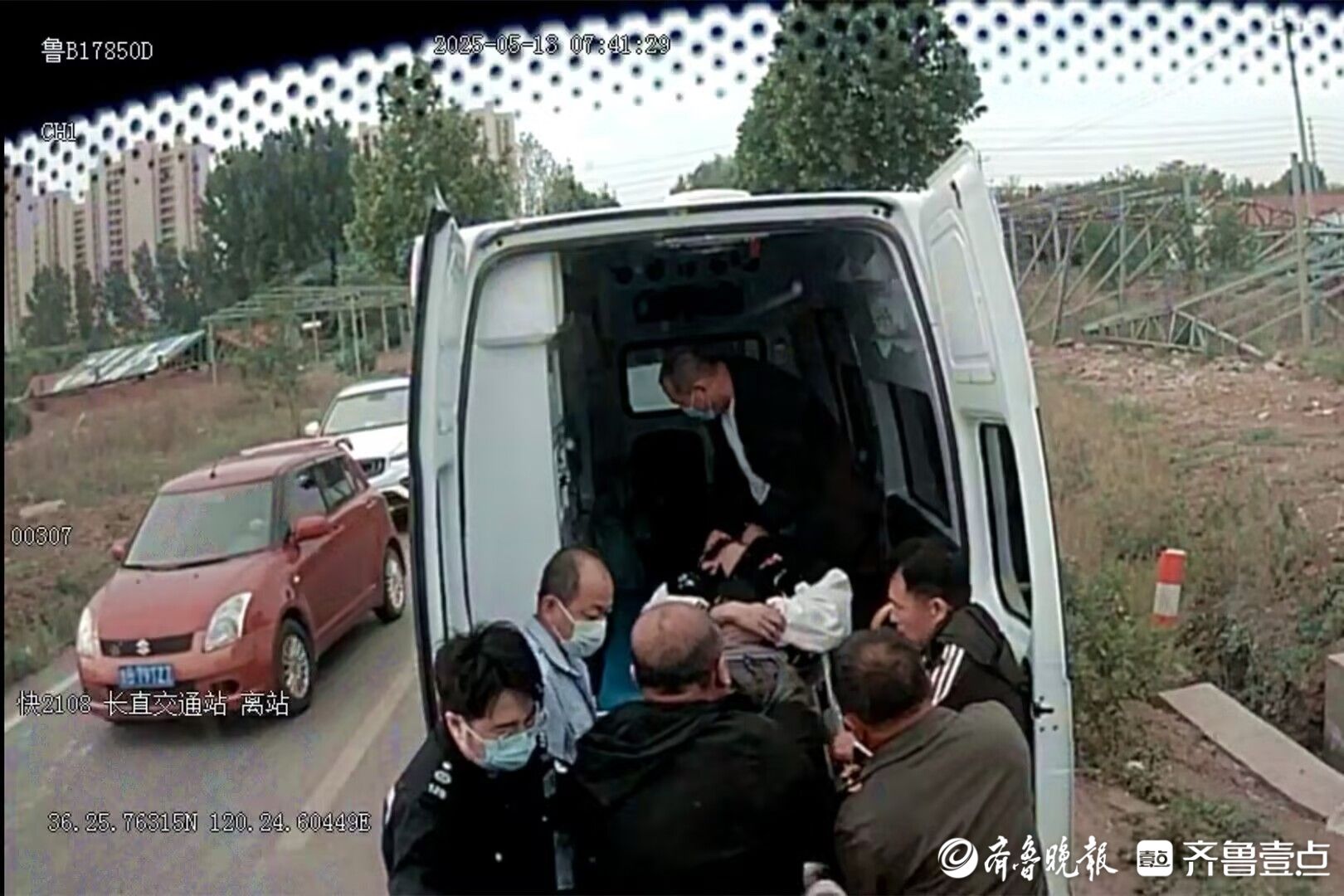 公交车、救护车双向奔赴，上演时速救援