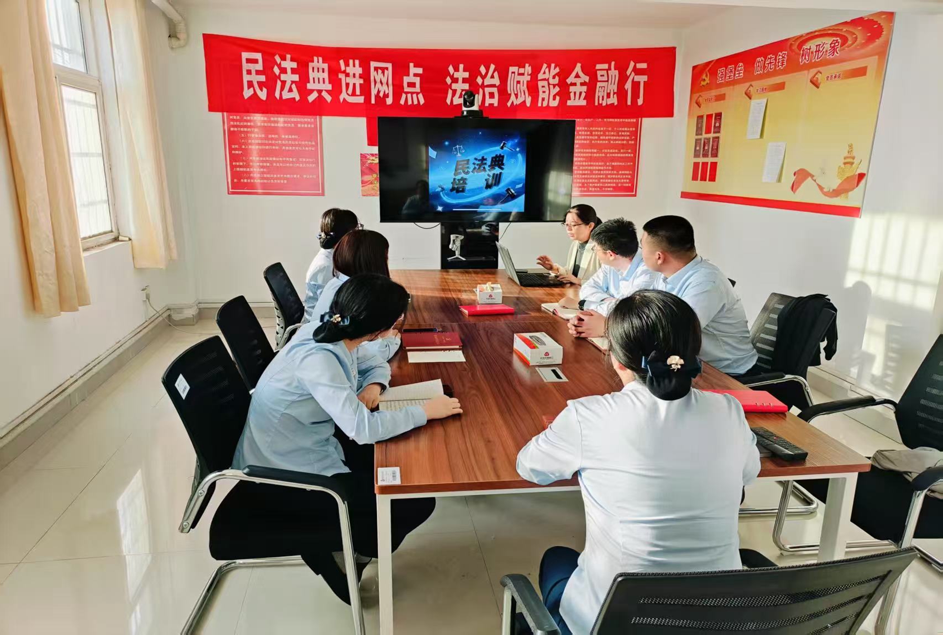 利津农商银行开展民法典宣传月法律培训暨宣传活动