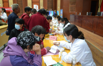 烟台毓璜顶医院携手福山区卫健局开展义诊，共筑基层医疗新高地