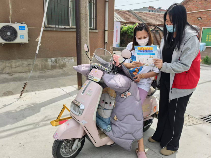 济南市市中区白马山街道：开展道路交通安全知识宣传活动